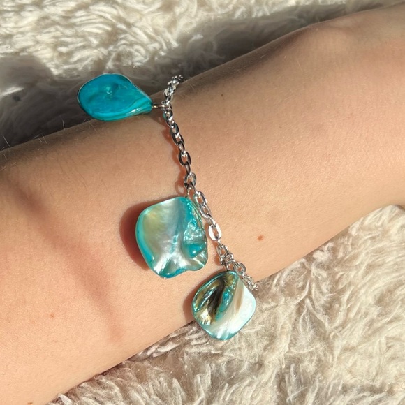 Blue Shell Bracelet - Picture 2 of 5